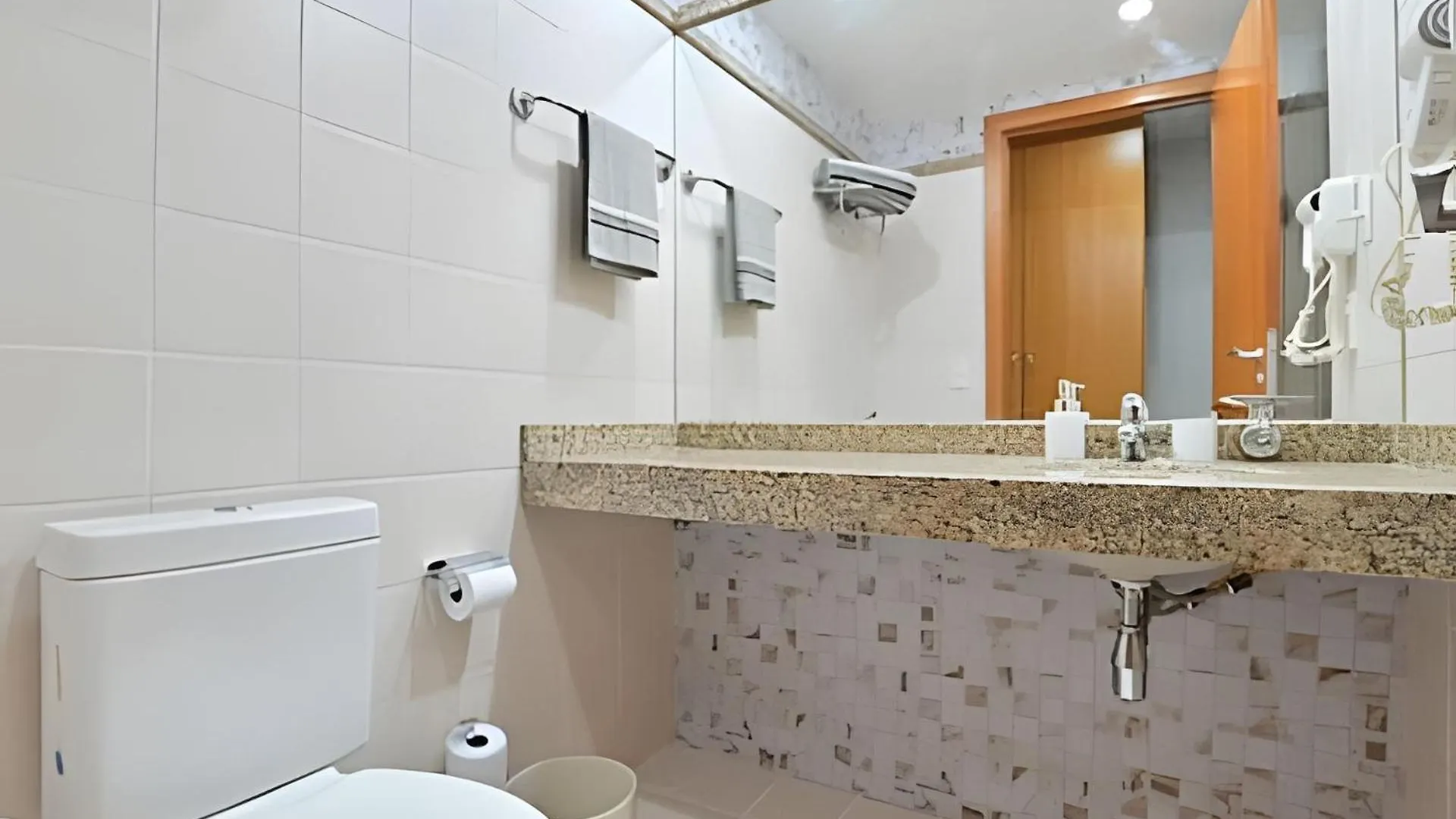 Comfort Hotel Taguatinga - Flat Encantador C/ Wifi 0*,  Brazil